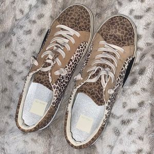 Dolce Vita Sneakers. Size 8.5